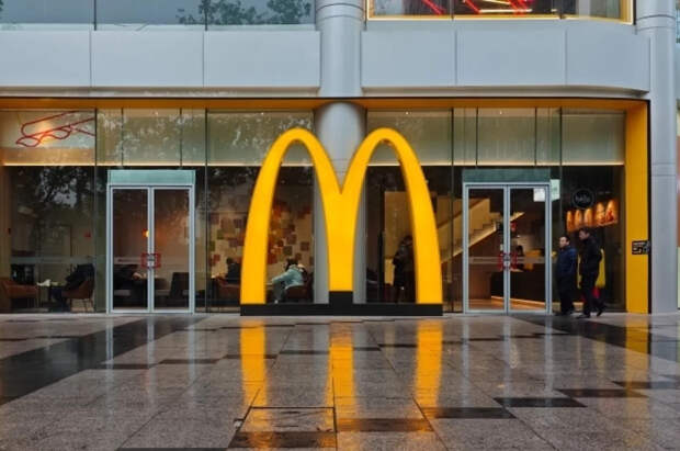 CBS News: в McDonald's выявили десятки нарушений у поставщика лука