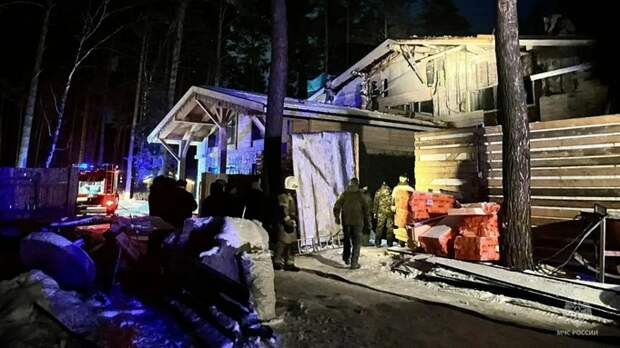 В курортном кластере "Бирюзовая Катунь" вспыхнула турбаза