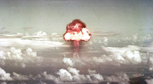 Тест под кодовым именем Ivy в районе атолла Эниветок 16 ноября 1952 года. Мощность взрыва сброшенной с бомбардировщика B-36H бомбы составила 500 килотонн.