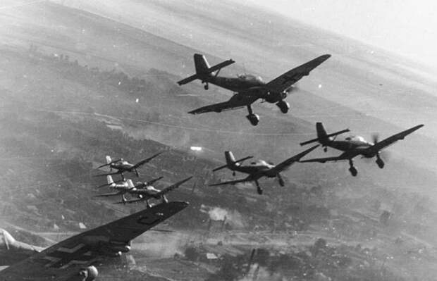 Оружие Блицкрига: пикирующий бомбардировщик Юнкерс Ю-87 "Лаптёжник"