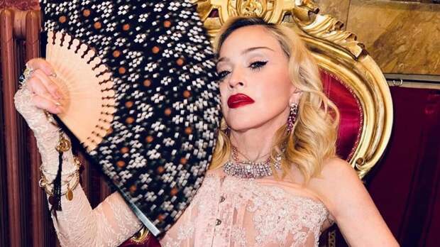 67-летняя Мадонна опубликовала видео с откровенным танцем в смелом наряде