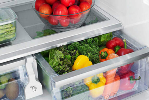 Класть в холодильник мытые овощи и фрукты.