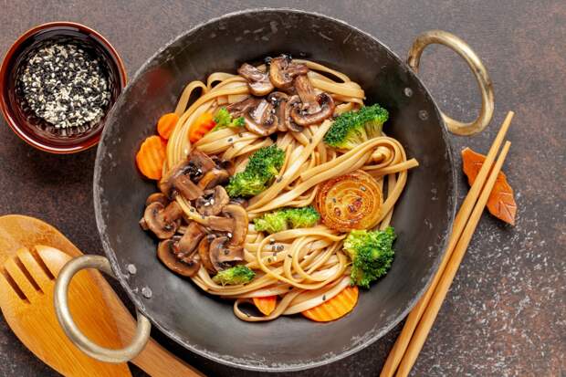 Как приготовить дома лапшу в воке: топ-3 рецепта