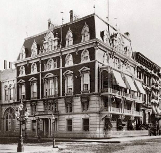 Дом, в котором располагался клуб «Манхэттен».