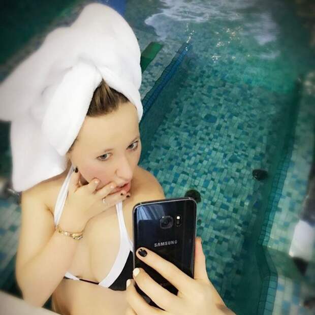 Молодая мама Ксения Собчак "взорвала" Сеть снимком в купальнике