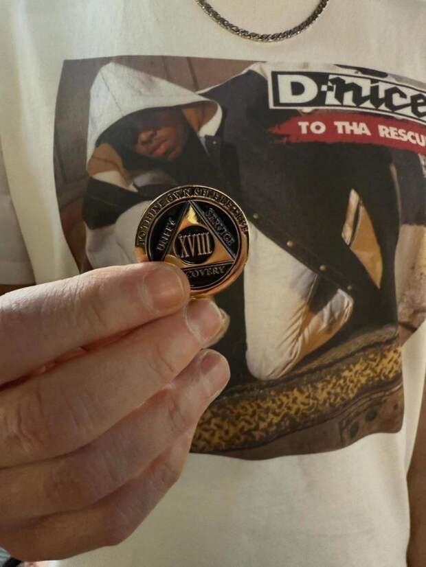 Эминем отметил 18 лет трезвой жизни