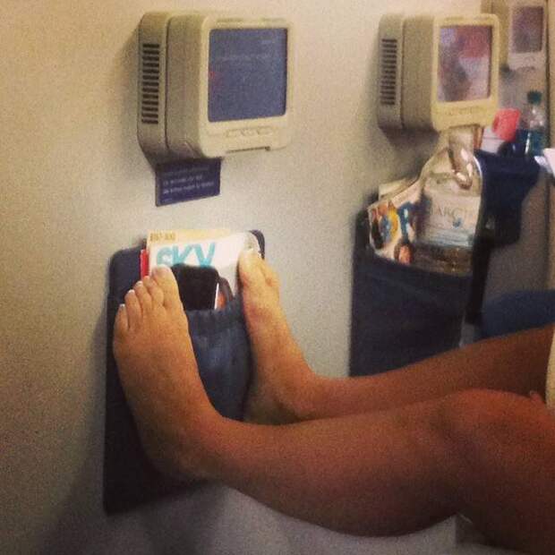 PassengerShaming19 Бывшая стюардесса выкладывает фотографии самых отвратительных пассажиров самолётов