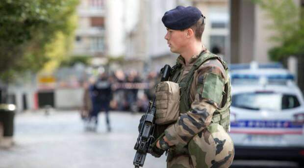Министр обороны Франции назвала письмо военных «грубой махинацией»