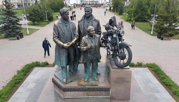 Бои за историю Ижевска — 2. «Маскот, граф и композитор»