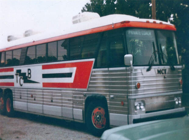 Elvis MCI Bus