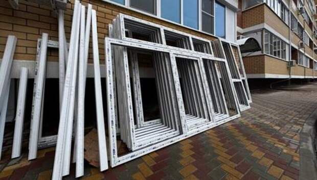 В Новой Адыгее после налета дронов заменили почти 1 000 окон