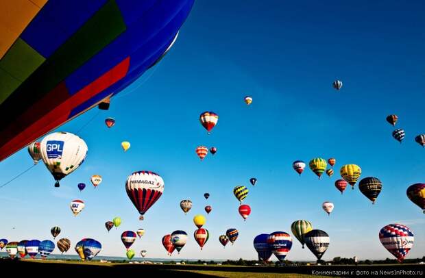 Воздушные шары в небе Франции: 343 шара одновременно! | NewsInPhoto.ru Новости и репортажи в фотографиях (31)