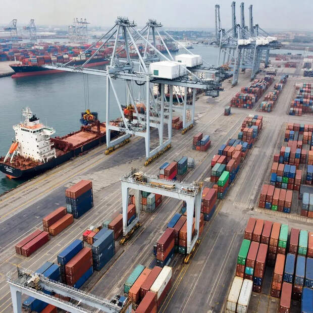 Ключевое предприятие России - не совсем наше? Разгорелся скандал вокруг крупнейшего поставщика топлива для судов