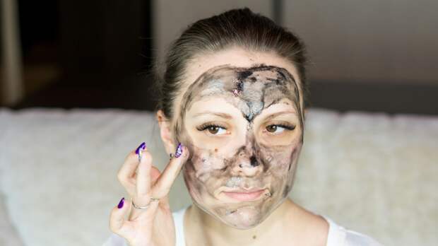 Сальные нити и черные точки: в чем разница и что делать