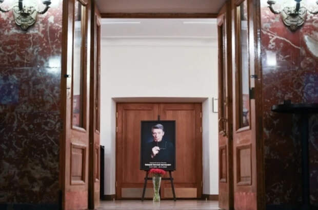 В Театре имени Маяковского началось прощание с Анатолием Лобоцким