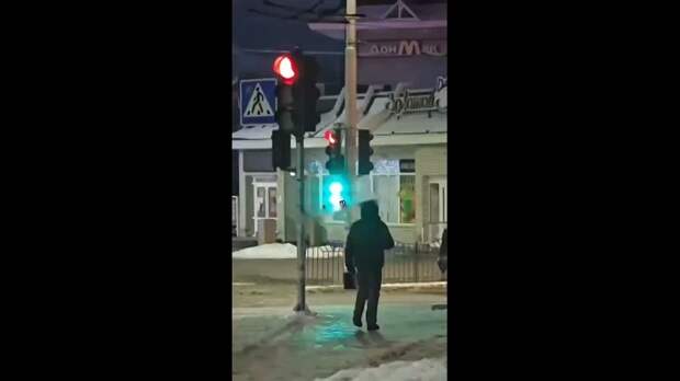 Замёрз светофор на золотом кольце https://t.me/webmoney_dn/311527Video: Клип