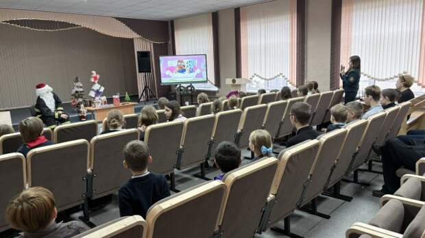 Новогоднее мероприятие для учащихся совместно с сотрудниками МЧС.