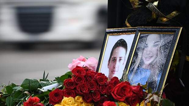 Цветы и портреты жертв нападения на Керченский политехнический колледж. 22 октября 2018
