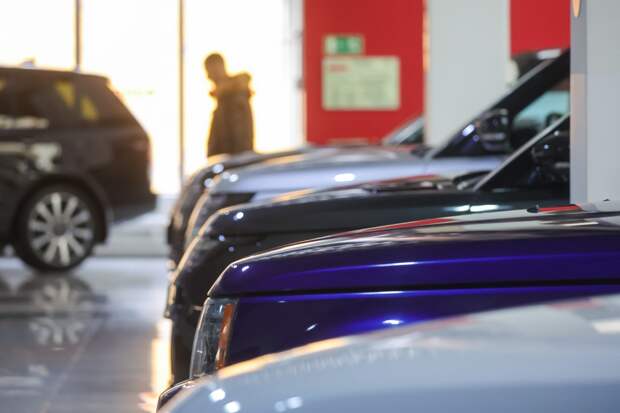 Российскому автомобильному рынку спрогнозировали резкое падение