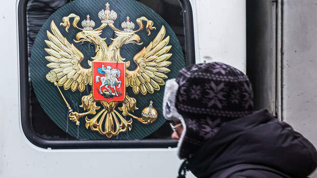 Путин подписал закон о крестах на гербе России