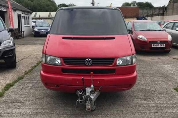 Из Volkswagen Transporter сделали уникальный кемпер с мангалом под капотом Volkswagen Transporter, transporter, volkswagen, авто, дом на колесах, кемпер, самоделка, фургон