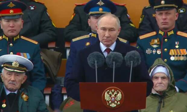 Владимир Путин поздравил Россию с Днем Победы