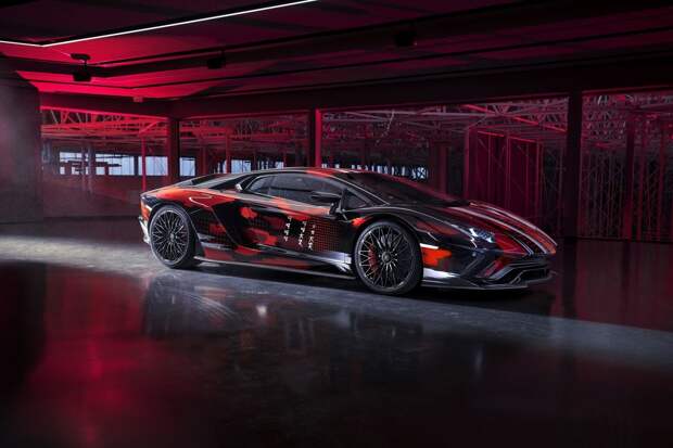 Модельер превратил Lamborghini Aventador S в арт-объект