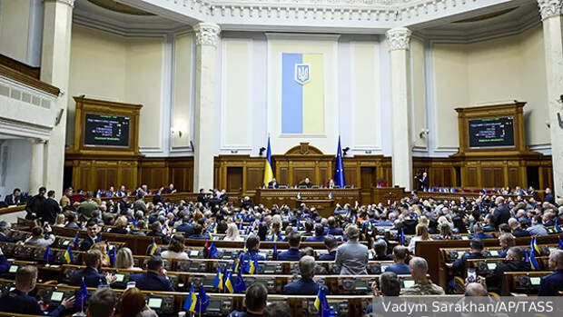 Последняя легитимная власть Украины разваливается без взяток в конвертах