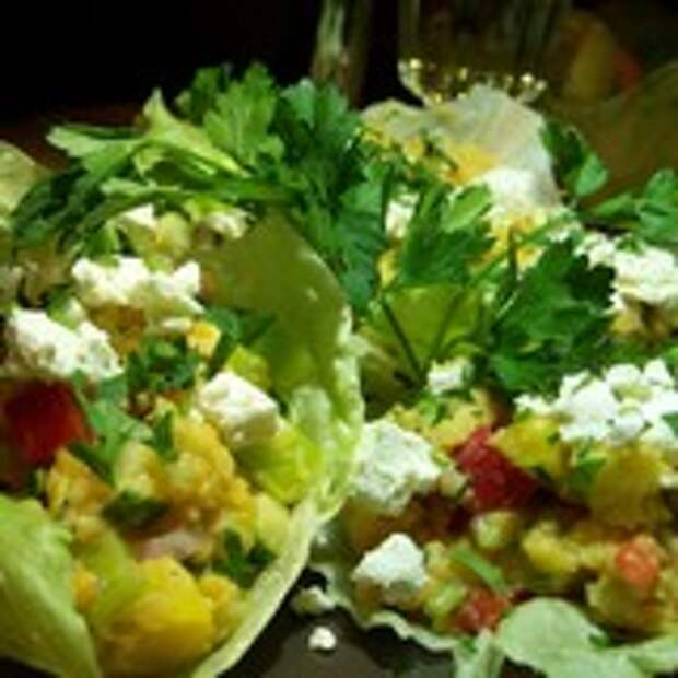 Салат из чечевицы с брынзой и овощами