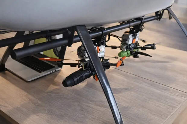 ВС РФ взяли под огневой контроль трассу Павлоград – Красноармейск FPV-дронами