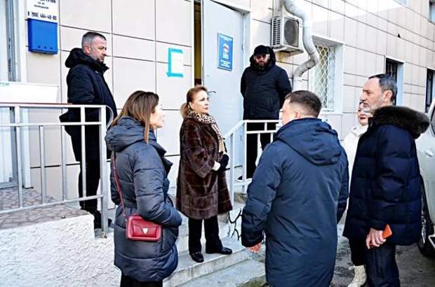 Депутат ЗСК Тепляков проинспектировал ремонт общественной приёмной ЕР в Сочи