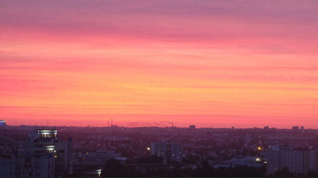 Такой день. Снос "сталинки" и монтаж нового арт-объекта на набережной