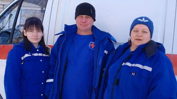 Жительница Бийска родила дочь в машине скорой помощи по пути в роддом