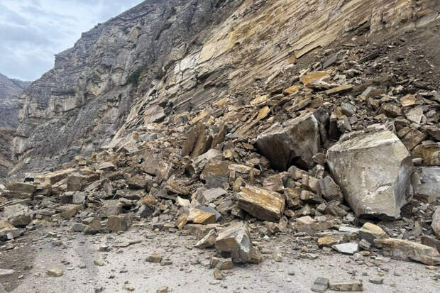 МЧС Дагестана: 53 села отрезаны от транспортного сообщения из-за камнепада