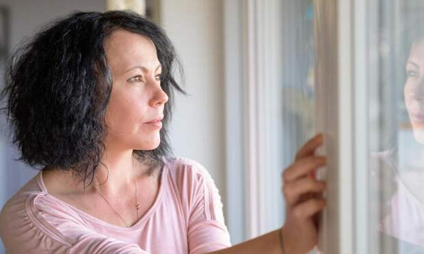 8 симптомов эстрогеновых качелей, из-за которых после 40 лет все валится из рук