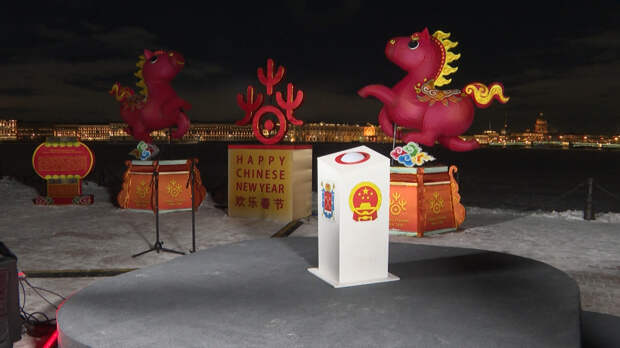 «Лахта Центр» и Дворцовый мост засияли в честь китайского Нового года