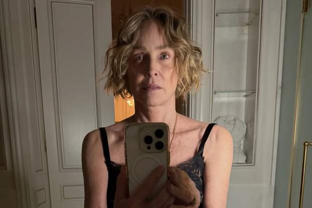 67-летняя Шэрон Стоун показала лицо без макияжа после перелета