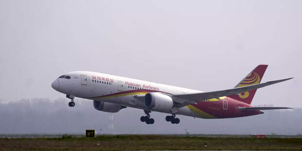 Boeing 787-9 китайской авиакомпании Hainan Airlines взлетает во время торжественного открытия нового рейса Милан - Чунцин в аэропорту Мальпенса в Милане, Италия, 19 марта 2024 года. Boeing 787-9 китайской авиакомпании Hainan Airlines взлетает во время торжественного открытия нового рейса Милан - Чунцин в аэропорту Мальпенса в Милане, Италия, 19 марта 2024 года. - ИноСМИ, 1920, 10.12.2024