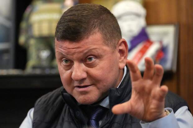 Залужный рассказал, как грозил ввести войска в Киев из-за рейда СБУ в его офисе