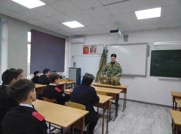 Участник СВО провёл урок тактической медицины для новороссийских казачат