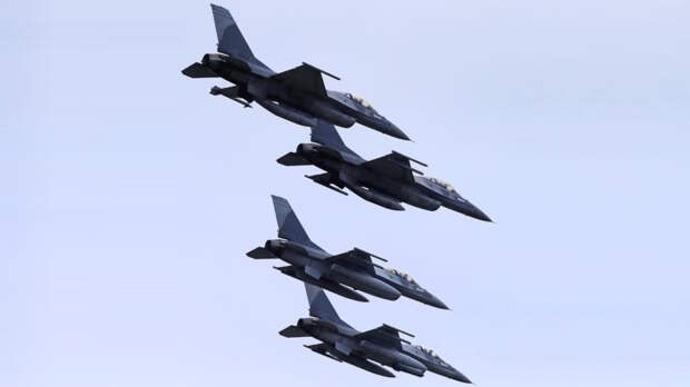Норвегия завершит передачу истребителей F-16 Украине до конца года