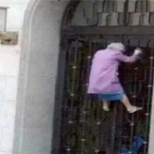 Старушка Европа. Не пускают в дверь...