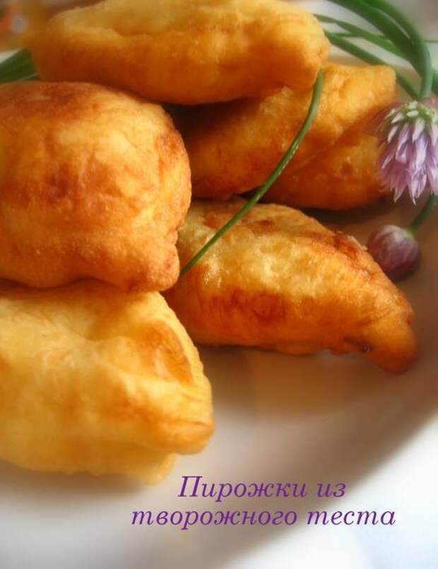 Творожные пирожки с яблоками. Пирожки жареные. Пирожки с капустой на кефире. Пирожки с яблоками. Пирожки с сахаром жареные.