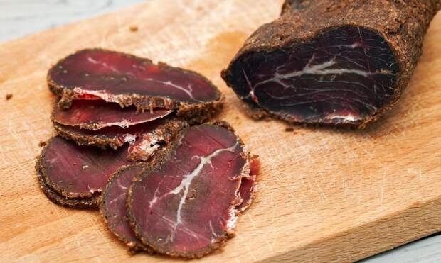 Как приготовить полезную домашнюю бастурму: рецепт вяленого деликатеса