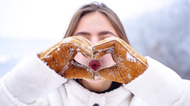 Губы теперь не сохнут и не трескаются даже в мороз – использую метод "слоеного пирога"