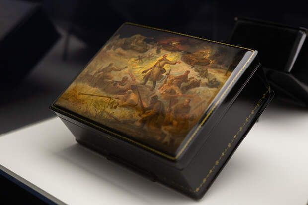 Александр Фёдоров, ларец «Панфиловцы. Великая Россия, а отступать некуда, позади Москва», 1996-1997 годы