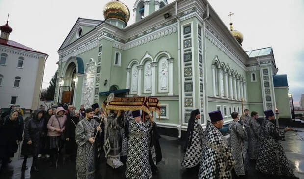 Намазы можно, православным — запрет: храм не пустили на Пасхальный крестный ход