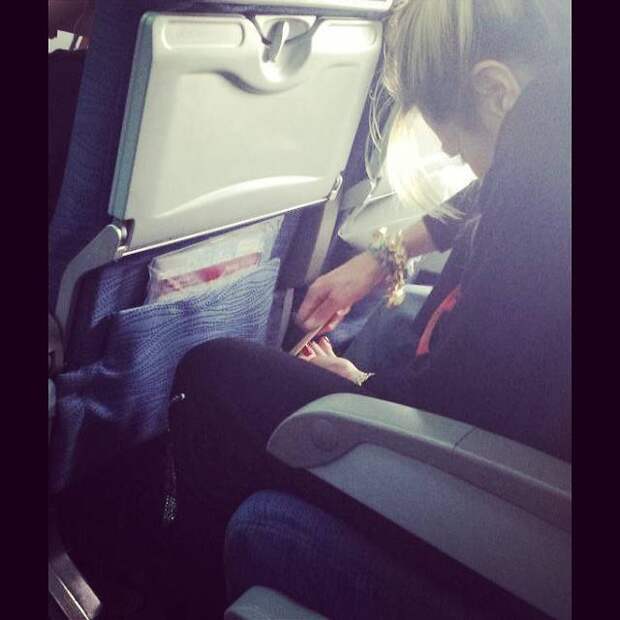 PassengerShaming07 Бывшая стюардесса выкладывает фотографии самых отвратительных пассажиров самолётов