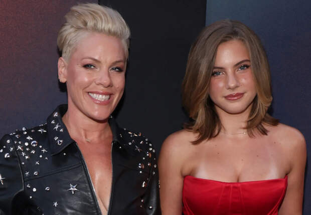 Пинк вышла в свет с повзрослевшей 14-летней дочерью