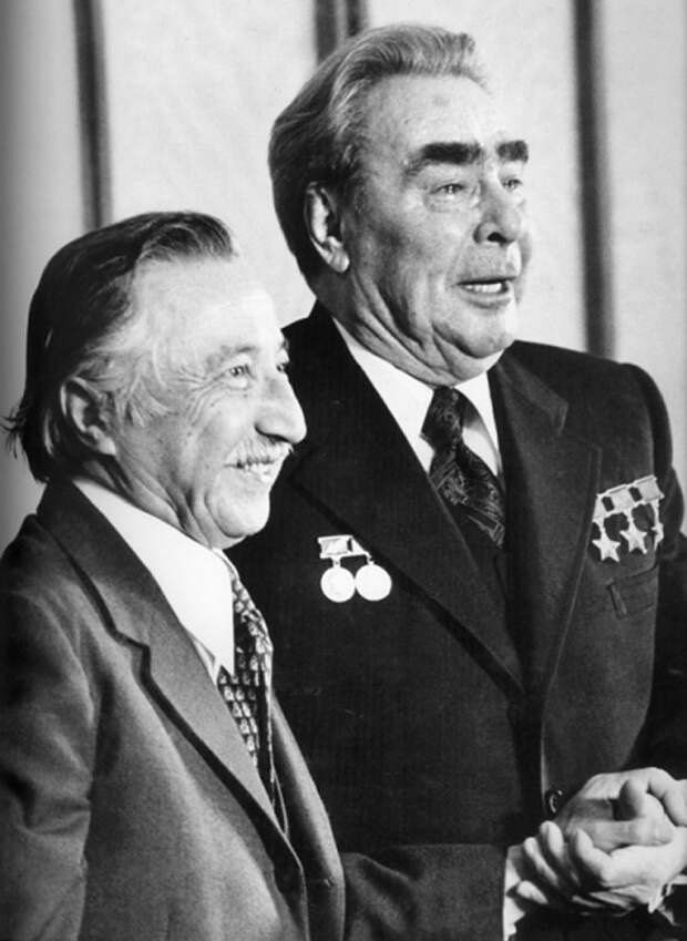 Луис Корвалан и Л. И. Брежнев. Автор Мусаэльян Владимир, 1976.jpg Луис Корвалан и Л. И. Брежнев. Автор Мусаэльян Владимир, 1976.jpg